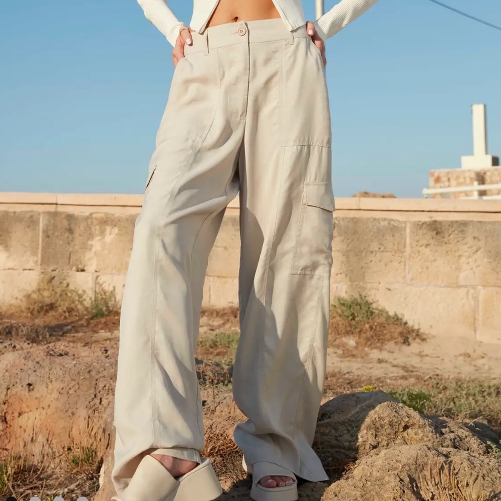 Glassons Mid-Rise Cargo Wide Leg Trouser Pants - Beige/Cream - Size 2 US, 6 UK
